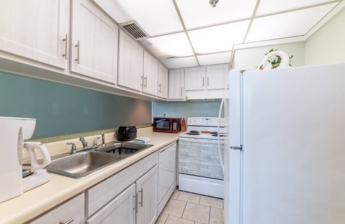 Panama City Beach Condominio | Kick Back & Relax @ Coastal Escape-New Listing! 9th Floor-West Tower!