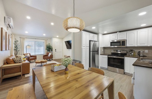 Escondido Casa | Kid-friendly 3-bedroom house in Escondido with AC, WiFi, KingBed, Travel Crib
