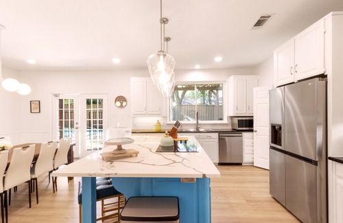 Lewisville Casa | Kid-Friendly Backyard, Pool & Game Room – Ideal for Families & Lg Grp - Slps 15