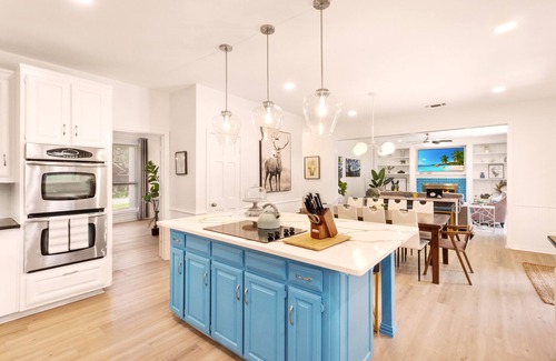 Lewisville Casa | Kid-Friendly Backyard, Pool & Game Room – Ideal for Families & Lg Grp - Slps 15