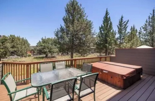 Redmond Casa | Kid friendly Eagle Crest Townhome w/ private Hottub