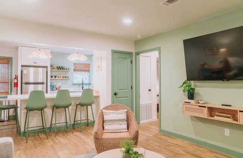 Biloxi Condominio | Steps to DT OS & Front Beach, Eco- Friendly, Pool