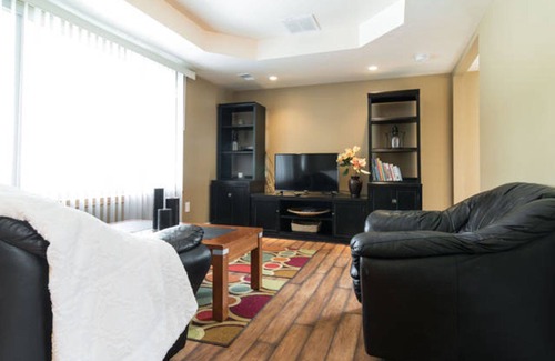 Livonia Casa | Casa de vacaciones amigable para los niños y ecológica Detroit / Livonia