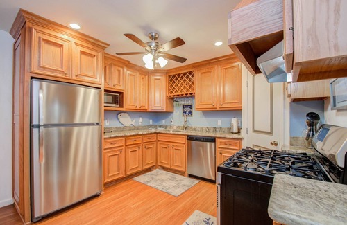 Galveston Casa | Kiki-2: WALK to the BEACH and Pleasure Pier!, Short Walk to Beach and Pleasure Pier!