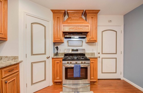 Galveston Casa | Kiki-2: WALK to the BEACH and Pleasure Pier!, Short Walk to Beach and Pleasure Pier!