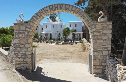 Chrissi Akti Apartamento | El apartamento reformado de ensueño de Kiki con balcón y vistas al mar