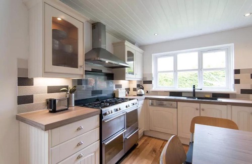 Largs Casa | Kilburn Holiday Cottage
