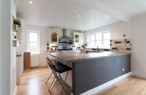 Largs Casa | Kilburn Holiday Cottage