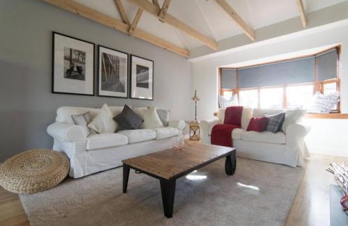 Largs Casa | Kilburn Holiday Cottage