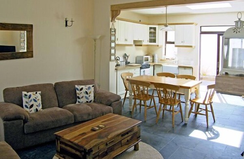 Kilkee Cabaña | KILKEE COTTAGE, family friendly in Kilkee, County Clare