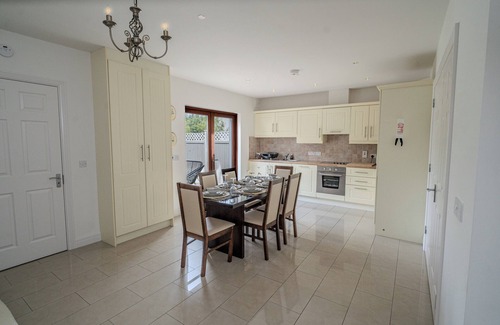 Ballyfarnon Casa | Kilronan Castle Holiday Home - Beside Luxury Hotel