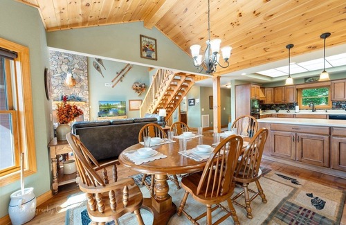 Gatlinburg - Pigeon Forge Cabina | Kim's Cove Motorcycle-Friendly Cabin features Game Room by RedAwning