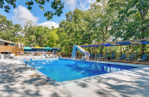 Kimberling City Cabaña | Kimberling City Oasis: Boat Slip, Kayaks & More!