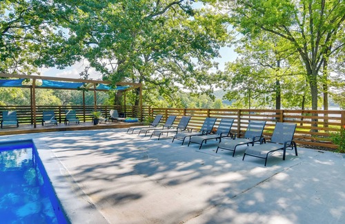 Kimberling City Cabaña | Kimberling City Oasis: Boat Slip, Kayaks & More!