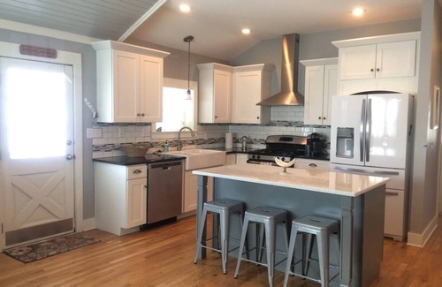 The Nations Cabaña | Kimi's Cottage: Class & Character- 2 bedroom cottage in Nashville, TN