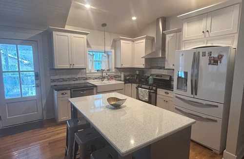 The Nations Cabaña | Kimi's Cottage: Class & Character- 2 bedroom cottage in Nashville, TN