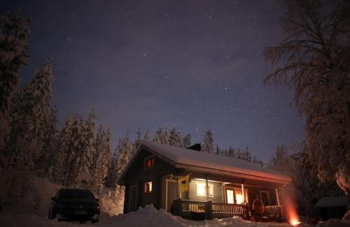 Naamijoki Apartamento | Kimppa-cabin/Дом в лесу у озера