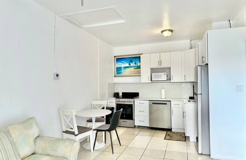 Bayou Shores Casa | KING 1bd/1ba in St. Petersburg w/PRIVATE DOCK & KAYAKS