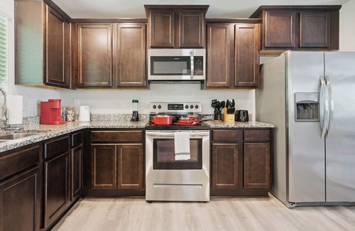 Southwest Raleigh Casa | King 3BR Townhouse Mins to Cary NC State