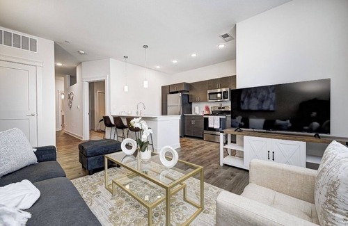 Indianapolis Apartamento | KING BED- 1BED/1BATH- *IN THE HEART OF BROAD RIPPLE *