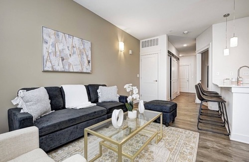Indianapolis Apartamento | KING BED- 1BED/1BATH- *IN THE HEART OF BROAD RIPPLE *