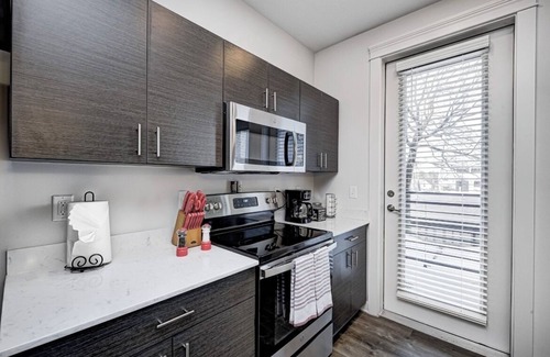 Indianapolis Apartamento | KING BED- 1BED/1BATH- *IN THE HEART OF BROAD RIPPLE *