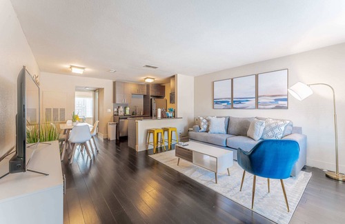 Riverside Apartamento | King bed 1BR close to Downtown w fast wifi & gym
