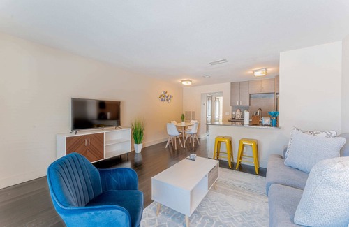 Riverside Apartamento | King bed 1BR close to Downtown w fast wifi & gym