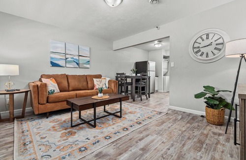 Appleton Casa | King bed 2BR Suite in the Heart of Appleton