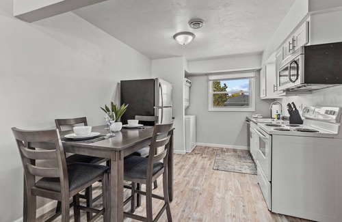Appleton Casa | King bed 2BR Suite in the Heart of Appleton