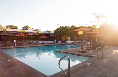 Westlake Village Condominio | Spacious KING Bed Suite Near Malibu