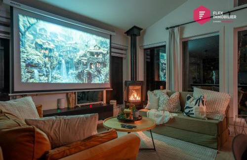 Pont-Rouge Chalet De Esquí | King bed, Cinema screen, Private SPA, Pool, Sauna, Near Quebec
