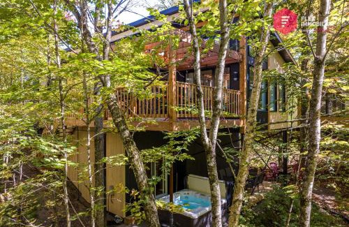 Pont-Rouge Chalet De Esquí | King bed, Cinema screen, Private SPA, Pool, Sauna, Near Quebec