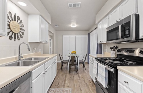 University Park Casa | King Bed, Coffee & Tea Bar, 50" SmartTV, EV Charging NEMA 14-50 Outlet