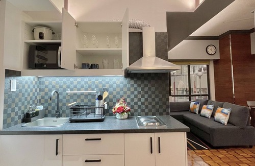 San Lorenzo Apartamento | King Bed Corner Oasis @ Greenbelt