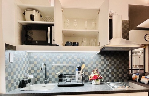San Lorenzo Apartamento | King Bed Corner Oasis @ Greenbelt