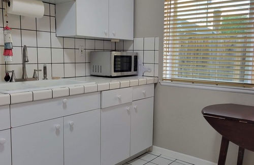 Alameda Cabaña | King Bed/Fenced yard/Pets welcome