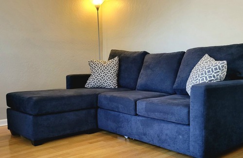 Alameda Cabaña | King Bed/Fenced yard/Pets welcome