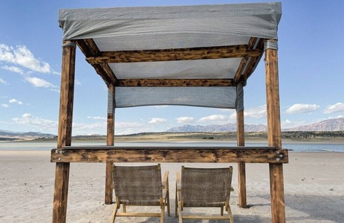 Juab County Casa | King Bed-Firepit-Shade-Chairs-Dark Skies