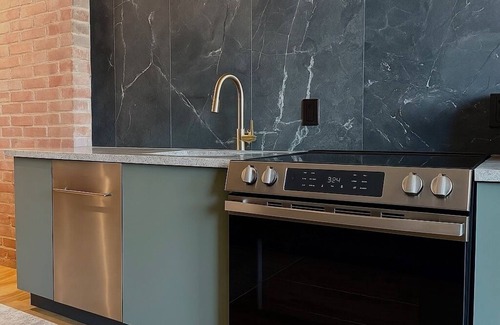 East Allegheny Apartamento | KING bed Free Parking Central Stay