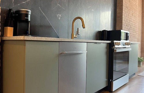 East Allegheny Apartamento | KING bed Free Parking Central Stay