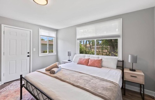 Wheeling Casa | King Bed, Free Wi-Fi Wheeling