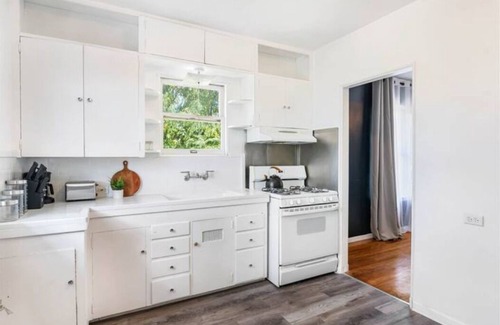 Monticello Park Apartamento | King bed-Fully-Equipped kitchen-Monthly Rental