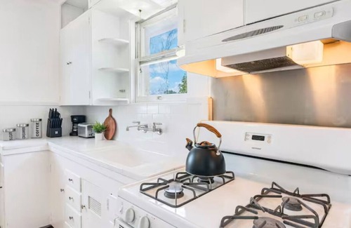 Monticello Park Apartamento | King bed-Fully-Equipped kitchen-Monthly Rental