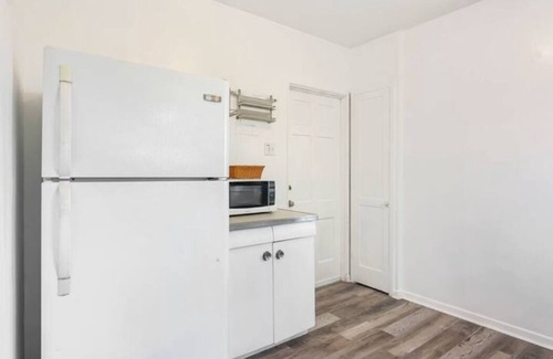 Monticello Park Apartamento | King bed-Fully-Equipped kitchen-Monthly Rental