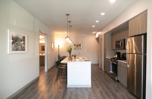 Camarillo Condominio | King Bed / Gym / Hot Tub / 850 / Parking / Wifi