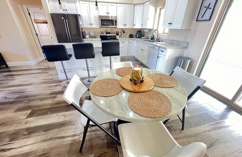 Fortuna Foothills Casa | King bed - hot tube, 2 queens, sofa sleeper. Home away from home.