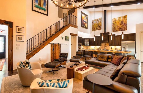 Gruene Casa | King Bed Huge Porch River Front Gruene TX Getaway!