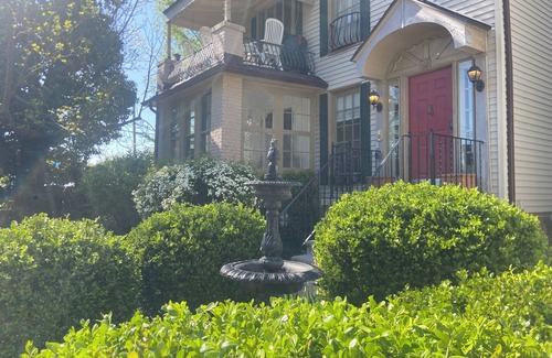 Ferndale Casa | King Bed in 2-bedroom house in lovely Ferndale with AC