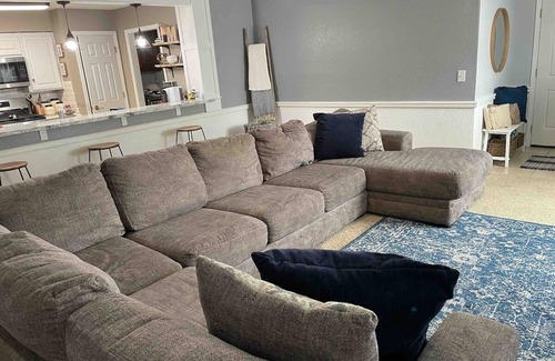 Amarillo Casa | KING BED-Large open space for family fun!